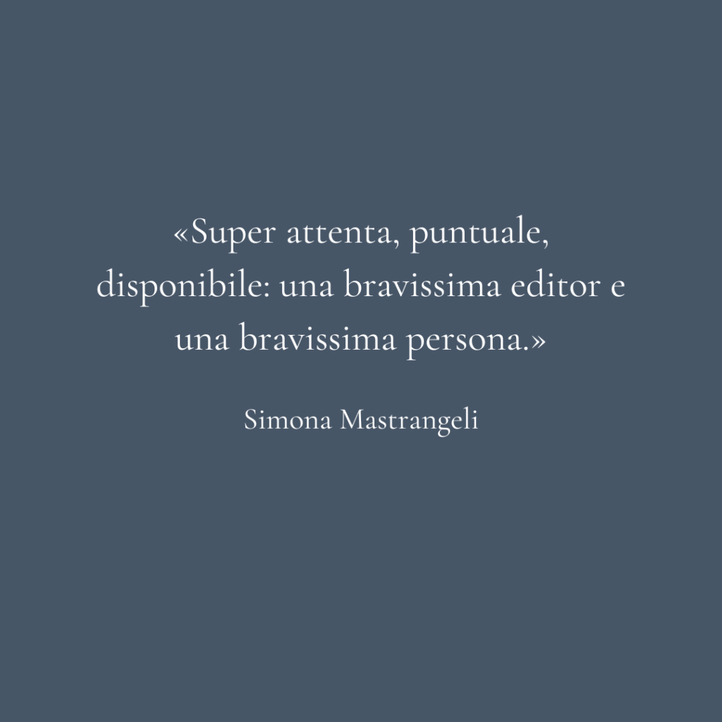 Quadrato sfondo blu con scritta la parte di una recensione: "Super attenta, puntuale, disponibile: una bravissima editor e una bravissima persona. Simona Mastrangeli".